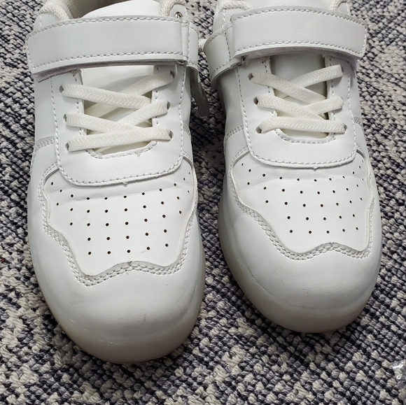 Boys light up shoes size 1 - Picture 2 of 5